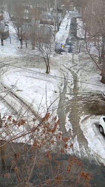 Опять проделки ранней весны: не проехать к детскому саду
