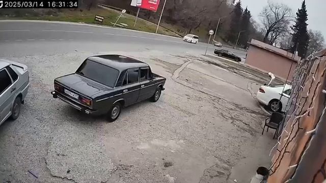 Водитель "Фольксвагена" совершил маневр в неположенном месте и не пропустил встречный автомобиль