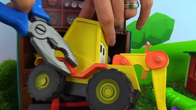 Игры в футбол. Грузовичок Лева и машинки - лучшая команда!