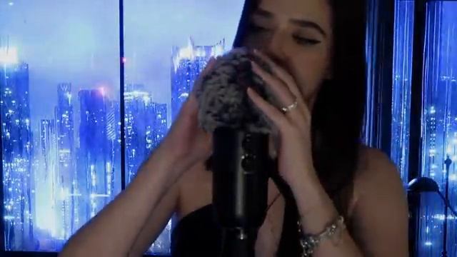 Naiane ASMR. Близкий, нежный шёпот, медленные движения рук, звуки рта.