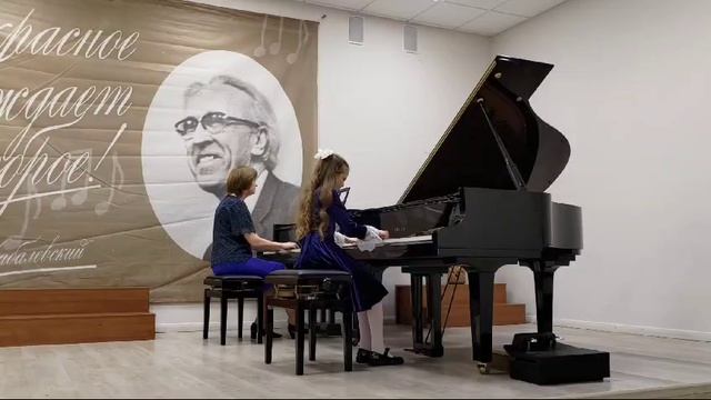 Й.Гайдн "Концерт-дивертисмент" G-dur, 1 часть.
Исп. Бабурская Марья, 2 класс.