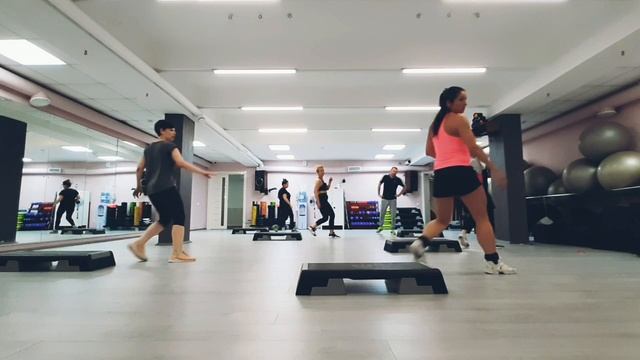 СТЕП АЭРОБИКА ЦЕЛАЯ ТРЕНИРОВКА / STEP AEROBICS  04.07.2022гг