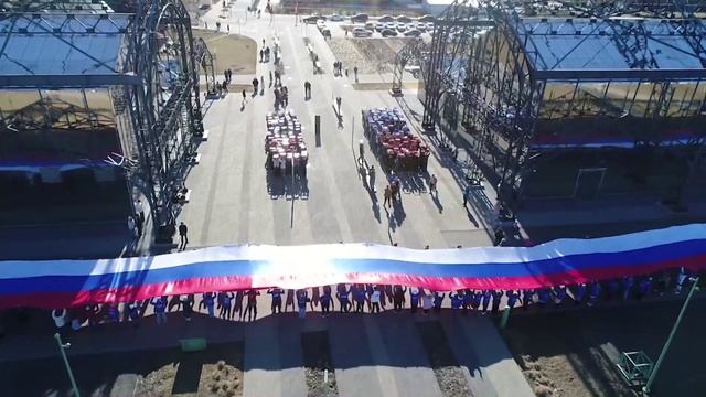 100-метровый флаг России развернули на Стрелке в Нижнем Новгороде в честь  воссоединения Крыма с РФ