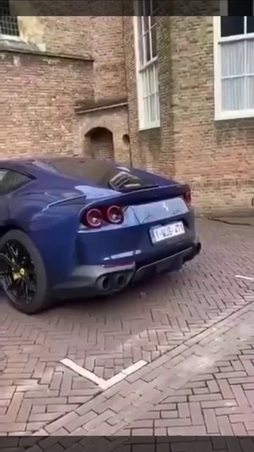 пенсионеры на спорткаре 😀😀