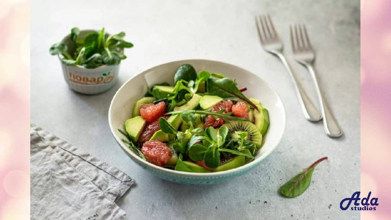 Это праздник вкуса. Предлагаю вам попробовать фруктовый салат с авокадо. Он получается легким, свежи