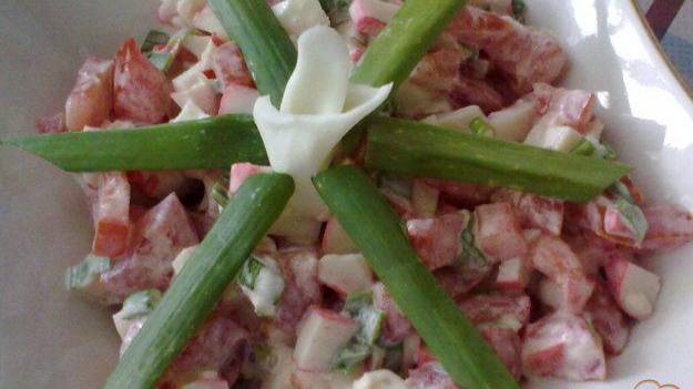 Салат с крабовым мясом и чесноком