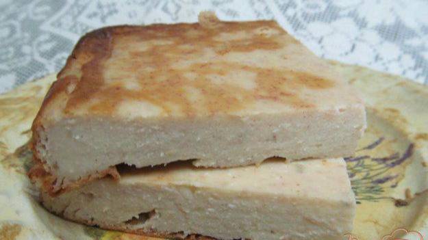 Творожный десерт с бананом и сыром фета