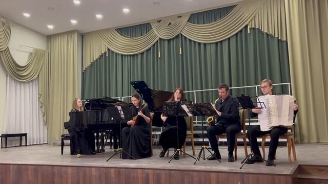 Попурри "Вольный ветер", музыка И. Дунаевского
Ансамбль KvanZ
ДШИ "Родник"