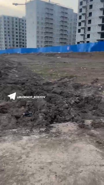 ПОСТРОИЛИ ЧТОБЫ СЛОМАТЬ: тяжёлая техника разгромила пешеходные дорожки в микрорайоне Левенцовка.