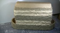 Огромная шкатулка с ушками из картона и джута . Декор шкатулки джутом и пекарской бумагой .