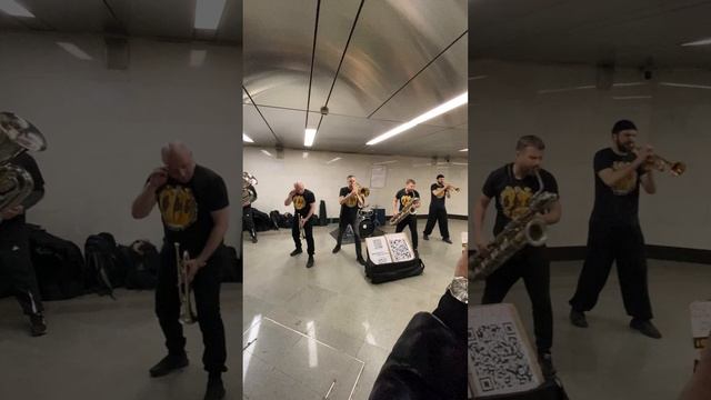 Духовики в московском метро 🔥