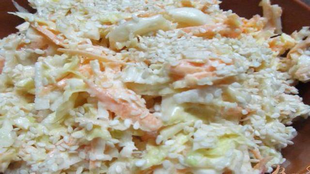 Салат из капусты с сельдереем
