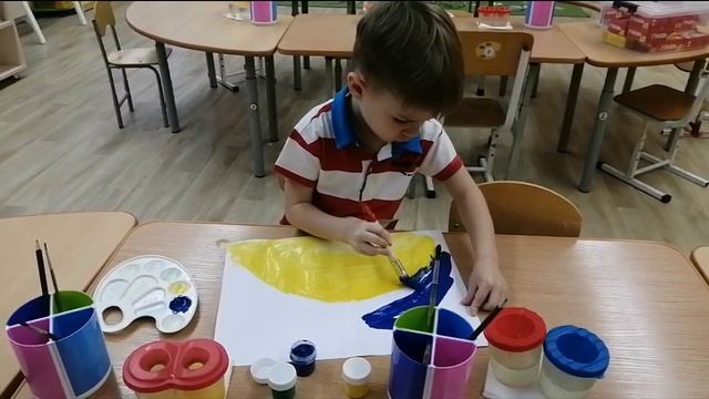 "Маленькой ёлочке холодно зимой" - рисование в средней группе МБДОУ 15"Ручеёк".mp4