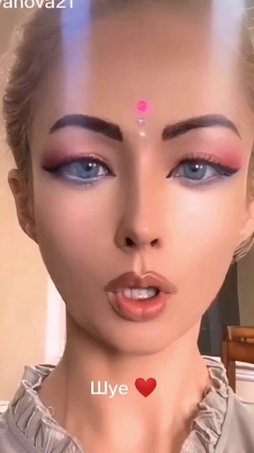 НЛО макияж от Parisa Cosmetics