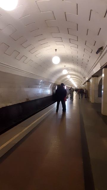в метро