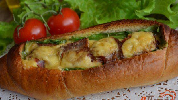 Вкуснейшая булка с яичницей внутри