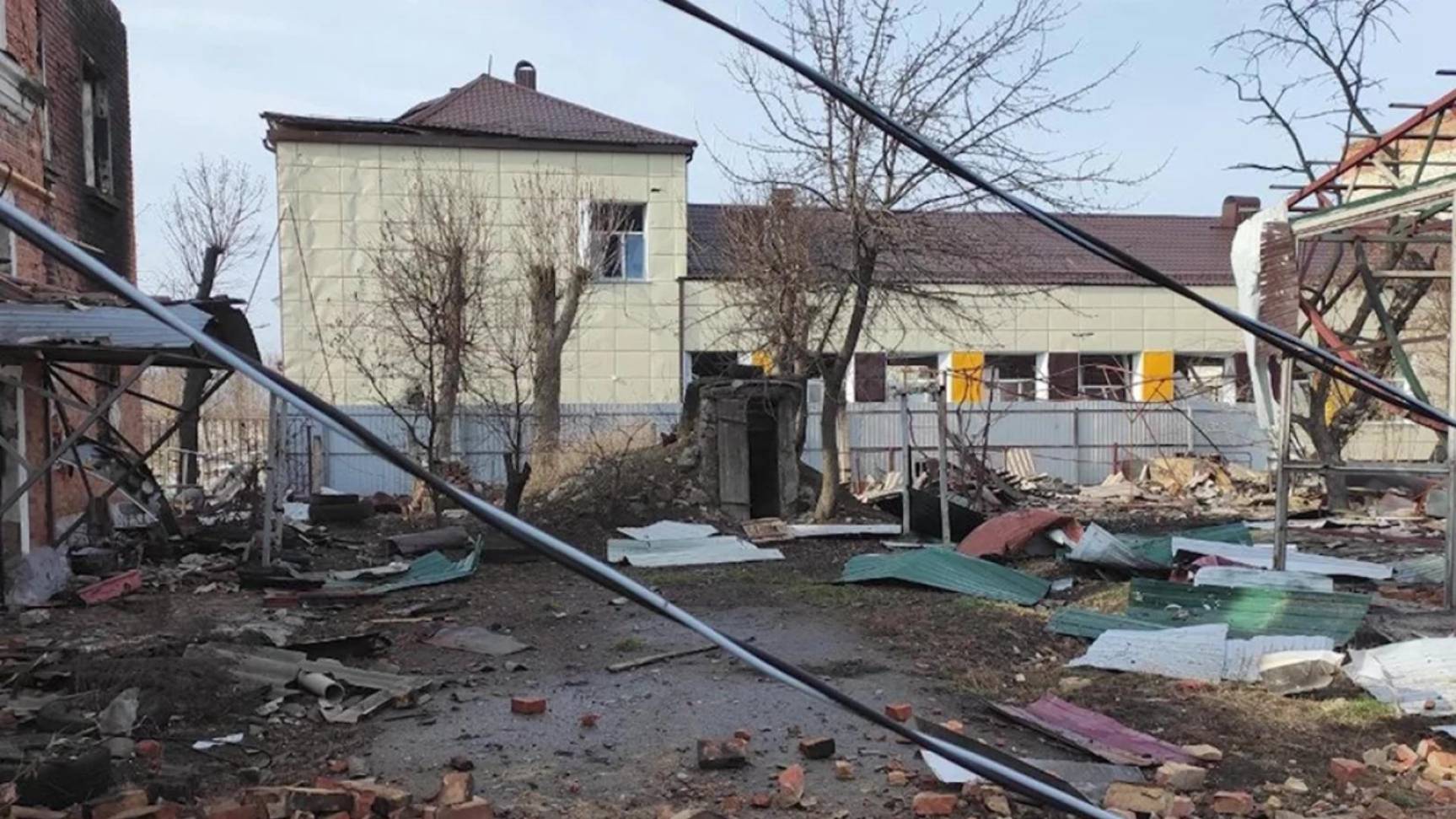 Военкор рассказал, что жителям Суджи приходилось прятаться в подвалах