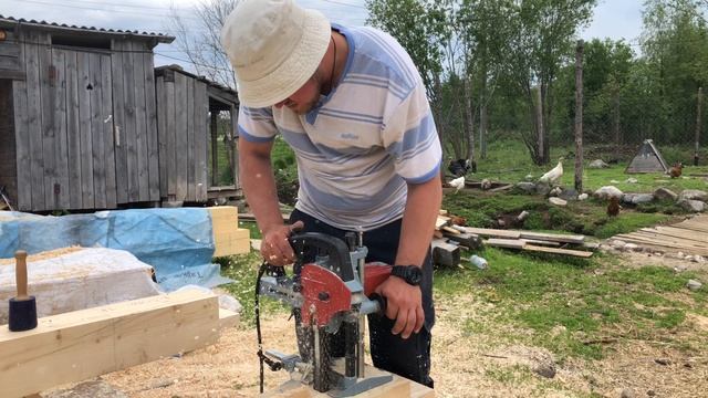 Цепнодолбёжный станок для вырезания гнёзд в брусе.
