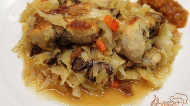 Кролик с капустой и черносливом
