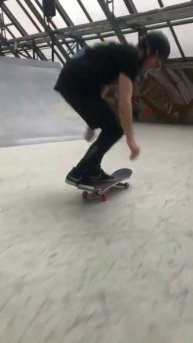 Скольжу по периле и по скользкому бетону #скейтбординг #skateboarding #скейтборд