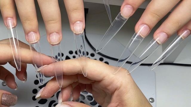 Преображение ногтей. Длинный красный стилет, наращивание  на гелевые типсы