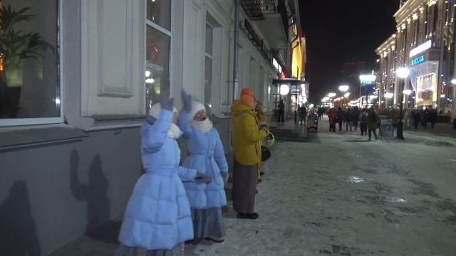 Харинама в Екатеринбурге после работы. 16.02.2022. काम के बाद येकातेरिनबर्ग में हरिनाम। 02/16/2022।