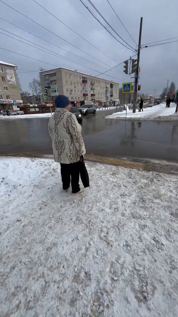 Перекресток у центральной аптеки