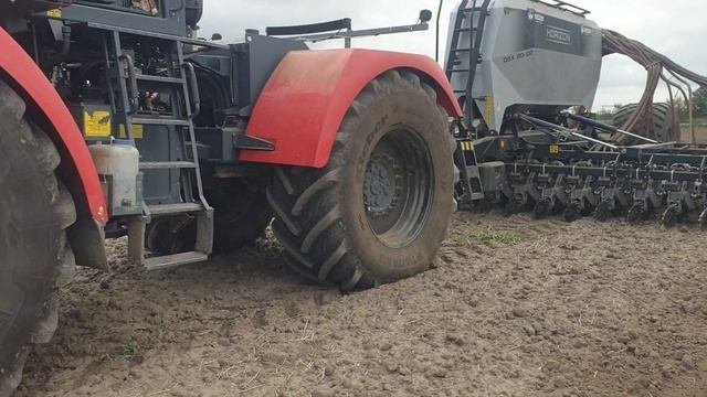 кировец к735 . . след меньше чем от Нивы 4×4. меньше уплотнений без перехода на широкие колёса
