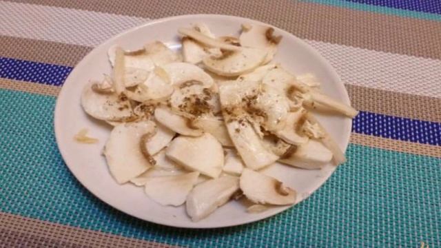 Салат из капусты с шампиньонами