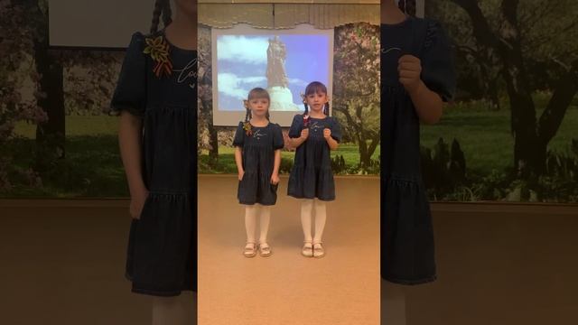 Воронецкие Варя и Рита, стихотворение "СОЛДАТ МИРА"