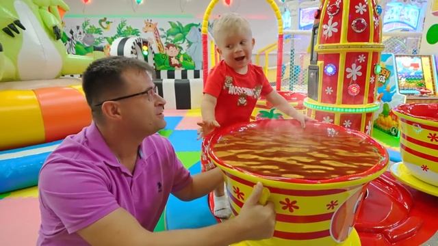 Диана и Рома День з Татом Пригоди Олівера на ігровому майданчику
