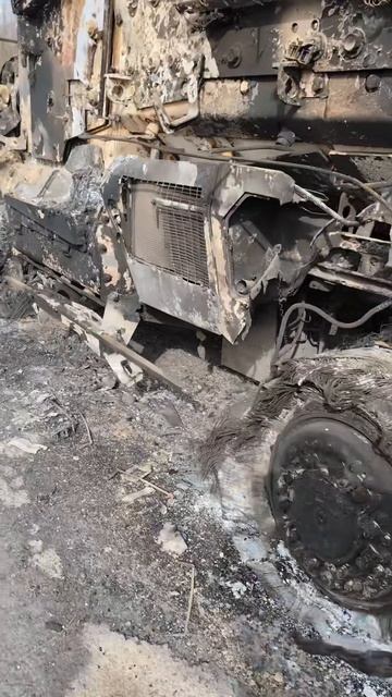 Выгоревший бронеавтомобиль M1124 MaxxPro ВСУ после попадания FPV-дрона в Курской области.  Съемк...