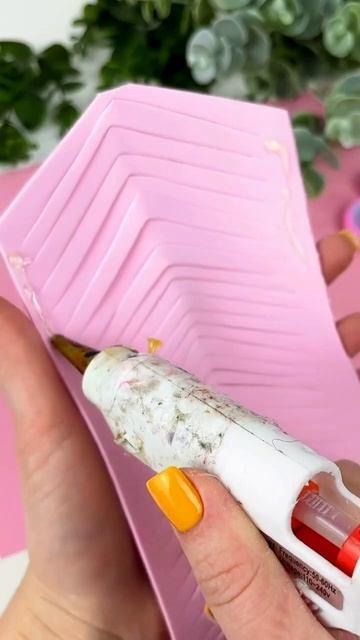 Очень простые цветы из фоамирана своими руками. Буду их использовать для композиции.