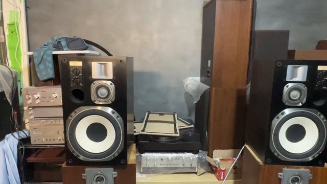 Усилитель Onkyo a733n2/130 плюс проигрыватель винила Victor QL-Y5