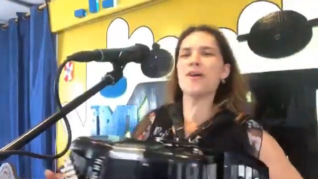 Rita Melo recorda todos os emigrantes espalhados pelo mundo!