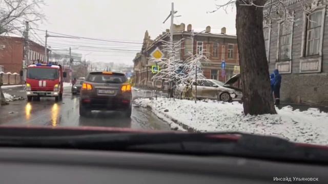 Серьёзная авария на переулке Комсомольском.   Одна машина вылетела с дороги  На место происшествия п
