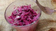 Салат закусочный из кинзы и свеклы