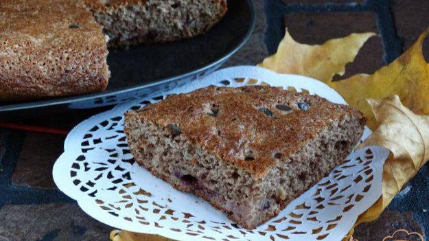 Сливовая шарлотка с какао