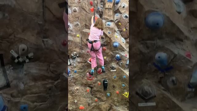 Занимаюсь скалолазанием