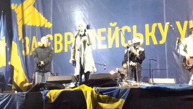 Маша Єфросініна на сцені Євромайдану. 13.12.2013