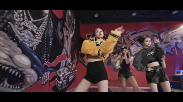 ITZY (있지) - 'SWIPE' dance practice