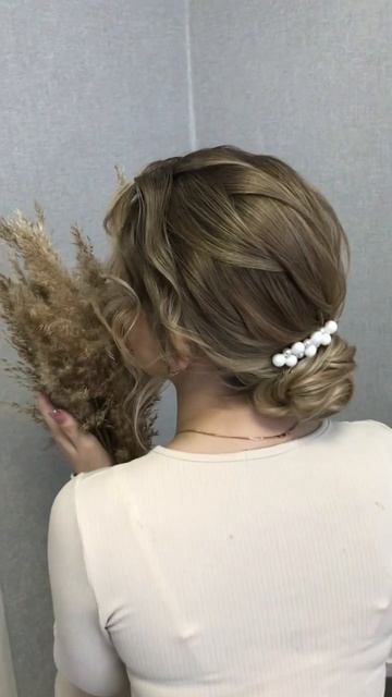 Красивая прическа низкий пучок