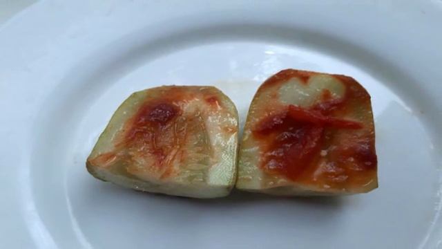 Запеченные баклажаны и цуккини с томатным соусом