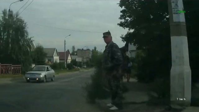 женщина за руле, мозг отключен за ненадобностью