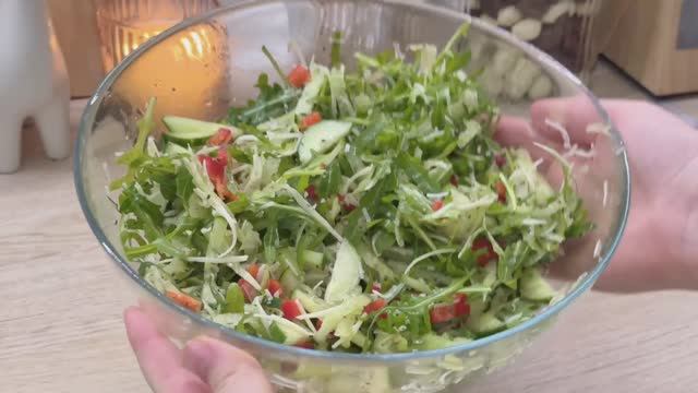 Свежий  салат с редькой, огурцом и сыром. 
Рецепт— настоящий витаминный заряд!