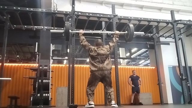 Присед со штангой поднятой над головой уже 55 кг., в 53 года. Нужно больше