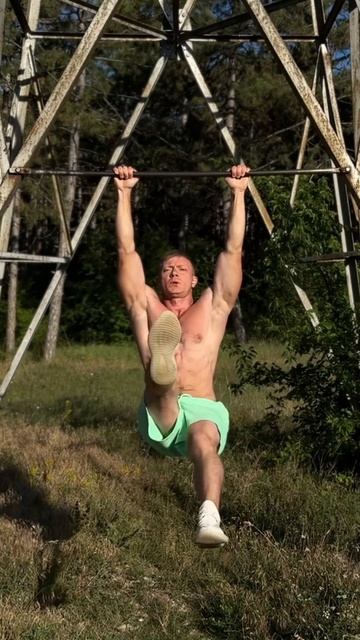 Стальной пресс на турнике! #calistenics #motivation #youtubeshorts #турник #спорт #sports #фитнес