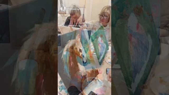 Творческое проявление талантов наших дорогих мам и учениц на мастер-классе по живописи.