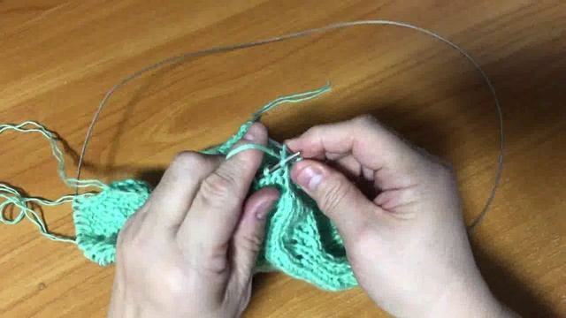 Пышность, ажурность с каймой по низу узор спицами