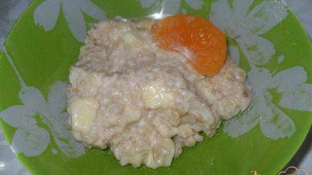 Овсяные хлопья на молоке и с яблоками (для деток)